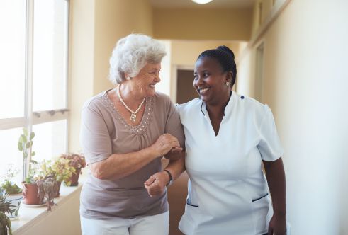 Avez-vous pensé aux métiers de services à la personne ? Découvrez les formations Assistant de vie aux familles et Agent de service médico-social au centre Afpa de Rodez