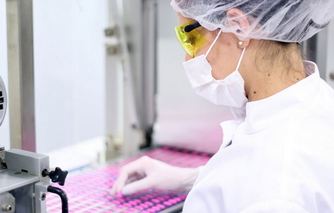 Conducteur d’appareils de l’industrie chimique : un métier méconnu qui recrute